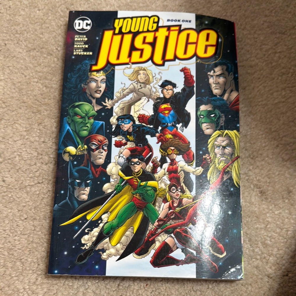 DC Young Justice Comic Book - Superhero Cover
